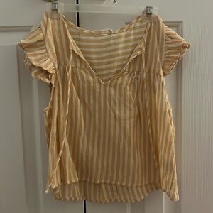 Simple spring flowy shirt from Francesca’s, size XS